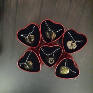 TIN BOX COUPLE PENDANT