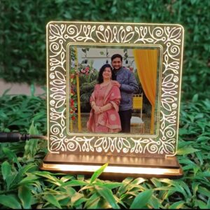 LED FRAME 6 INCH WITH SQUARE PHOTO