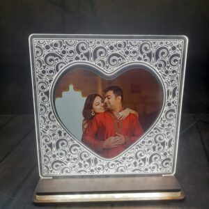 LED FRAME 6 INCH WITH HEART PHOTO