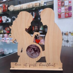 WOODEN FRAME PREGNANCY
