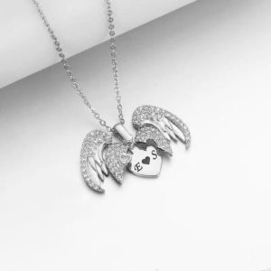 2427 NAME PENDANT WINGS SILVER