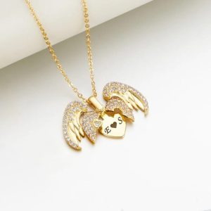 2427 NAME PENDANT WINGS GOLDEN